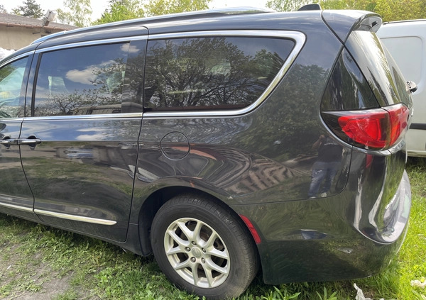 Chrysler Pacifica cena 58900 przebieg: 131000, rok produkcji 2020 z Warszawa małe 46